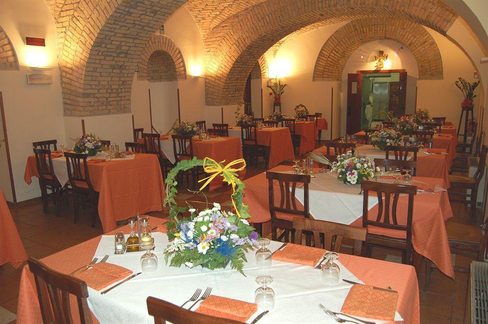 Domus Carmelitana Hotel Рим Екстериор снимка