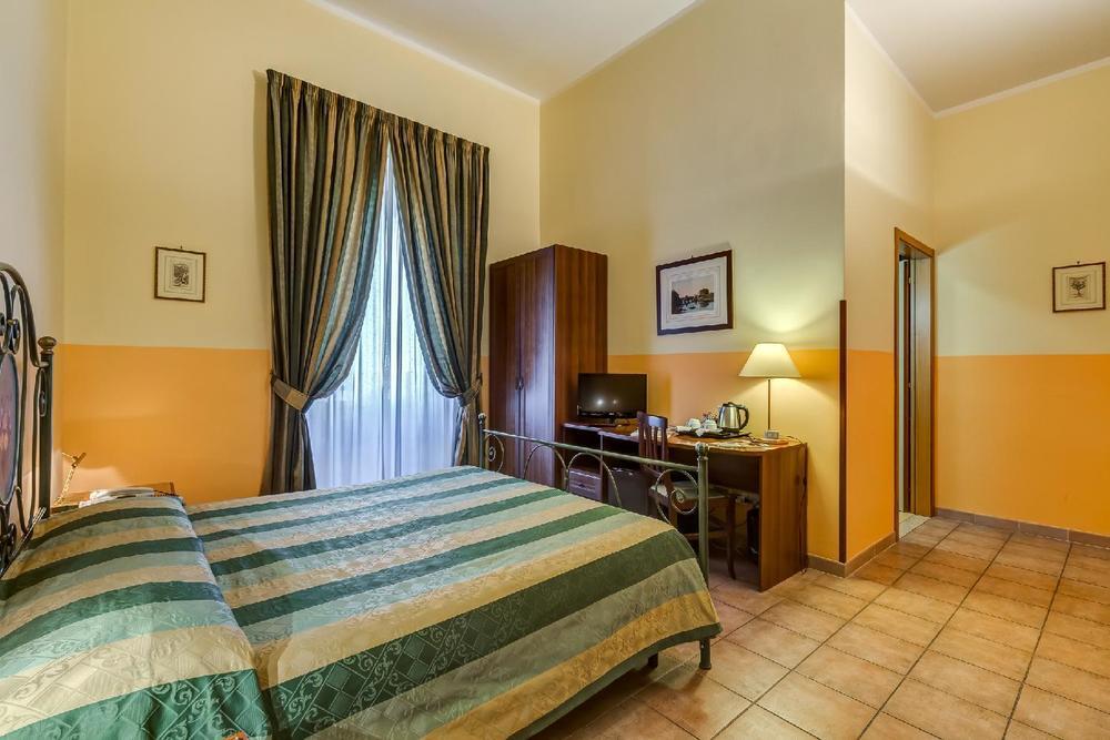 Domus Carmelitana Hotel Рим Екстериор снимка