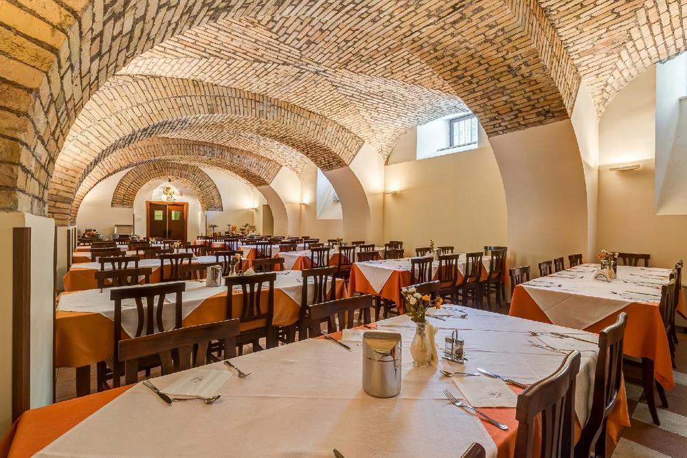 Domus Carmelitana Hotel Рим Екстериор снимка