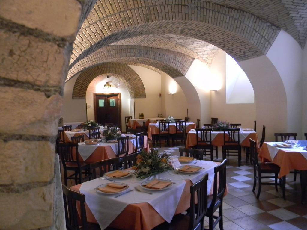 Domus Carmelitana Hotel Рим Екстериор снимка