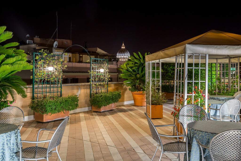 Domus Carmelitana Hotel Рим Екстериор снимка