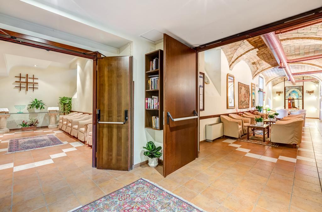 Domus Carmelitana Hotel Рим Екстериор снимка