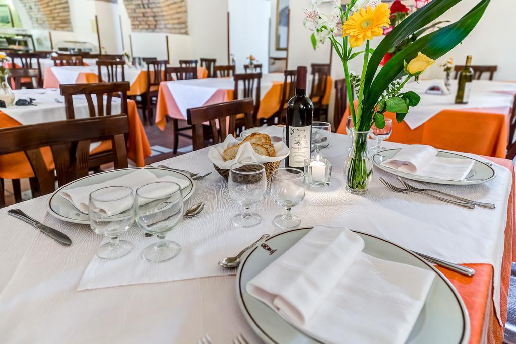 Domus Carmelitana Hotel Рим Екстериор снимка