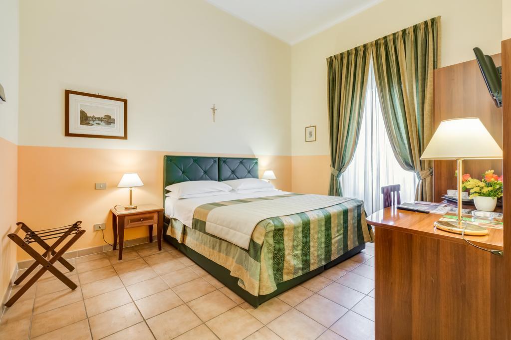 Domus Carmelitana Hotel Рим Екстериор снимка