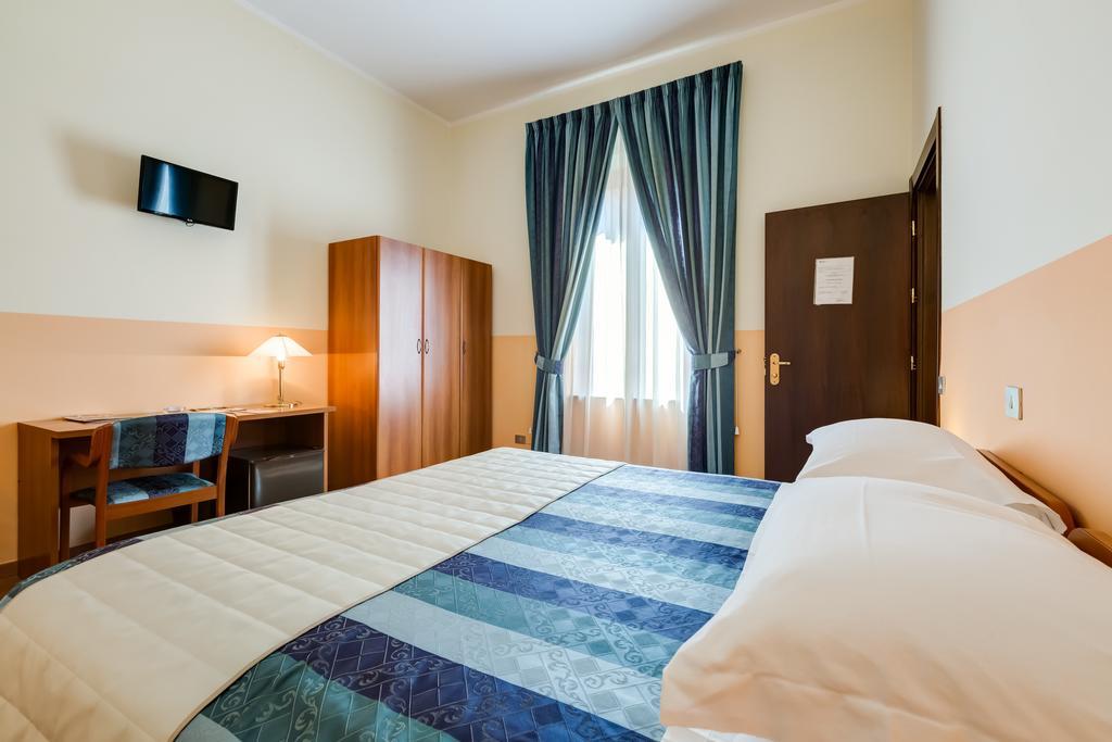 Domus Carmelitana Hotel Рим Екстериор снимка