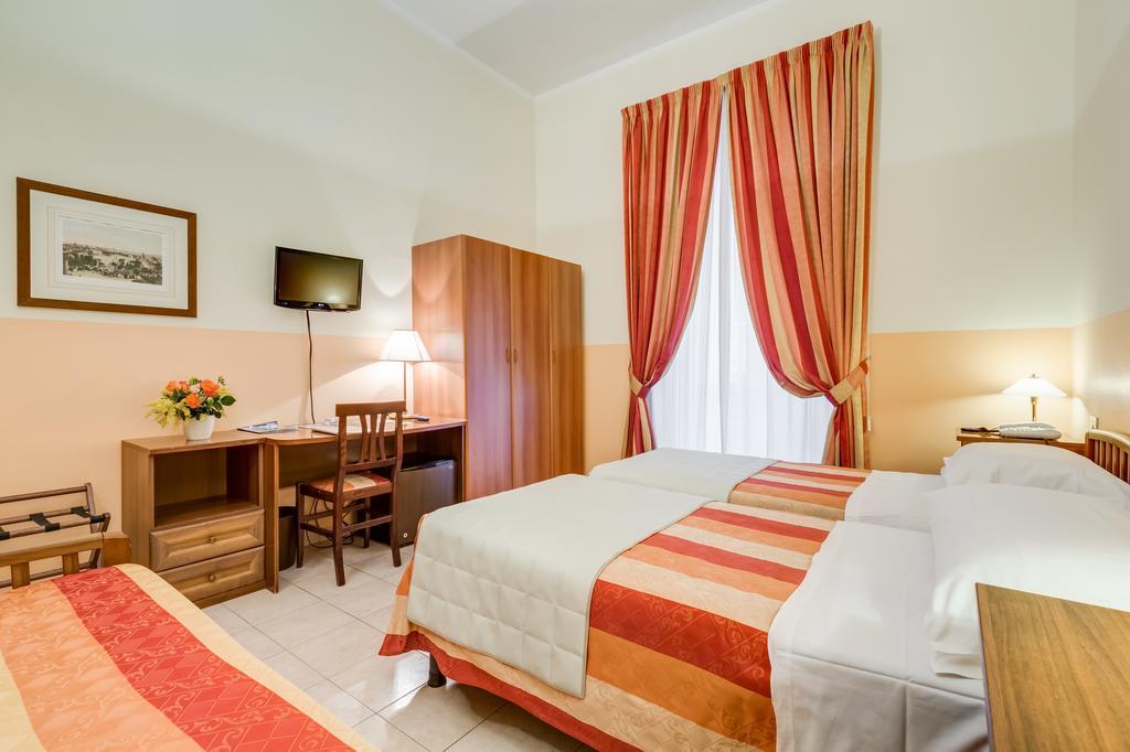 Domus Carmelitana Hotel Рим Екстериор снимка