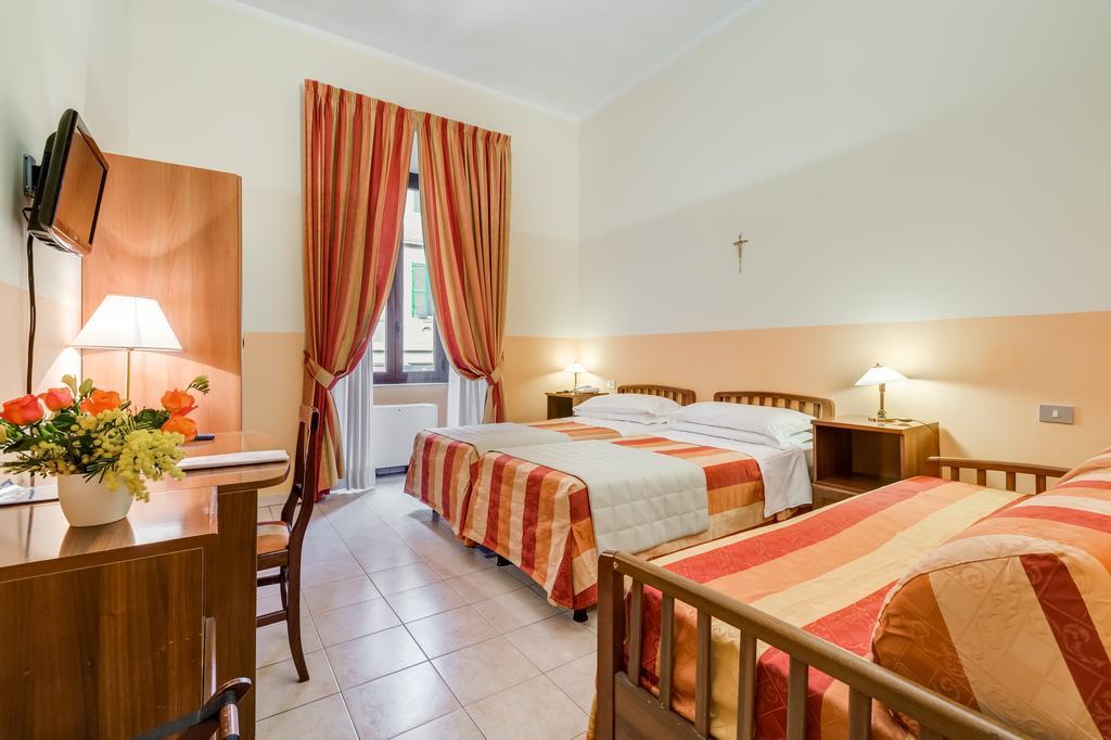 Domus Carmelitana Hotel Рим Екстериор снимка