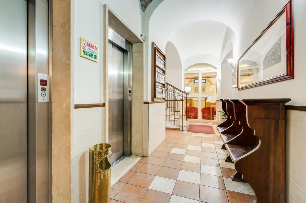 Domus Carmelitana Hotel Рим Екстериор снимка