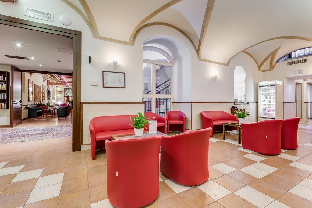 Domus Carmelitana Hotel Рим Екстериор снимка