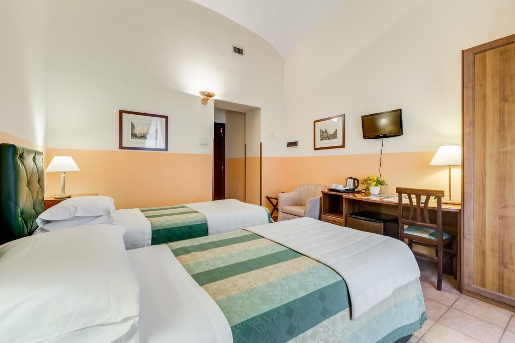 Domus Carmelitana Hotel Рим Екстериор снимка