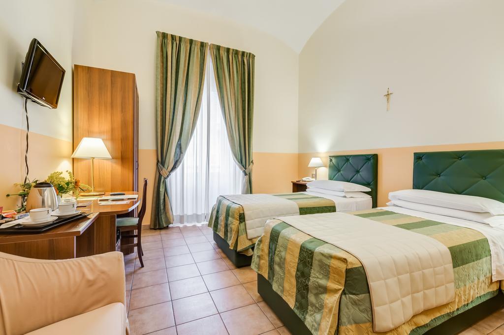 Domus Carmelitana Hotel Рим Екстериор снимка
