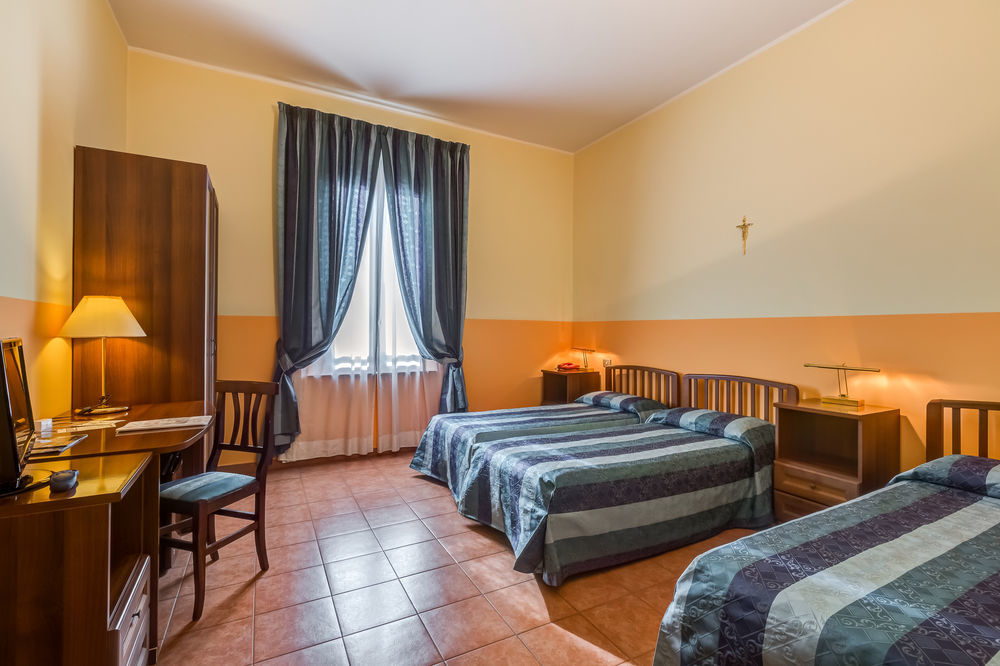 Domus Carmelitana Hotel Рим Екстериор снимка
