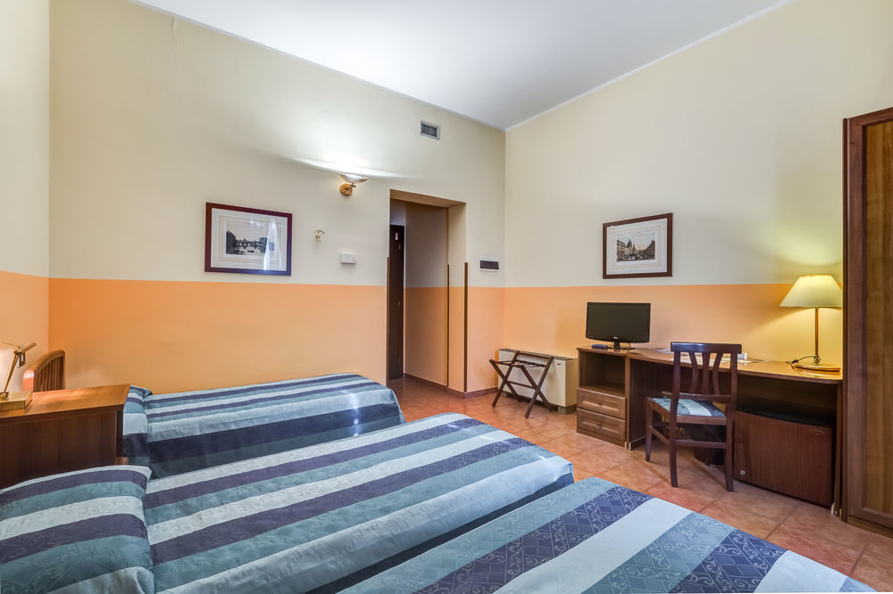 Domus Carmelitana Hotel Рим Екстериор снимка