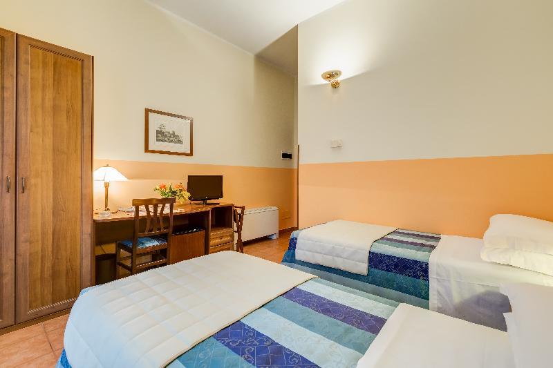 Domus Carmelitana Hotel Рим Екстериор снимка