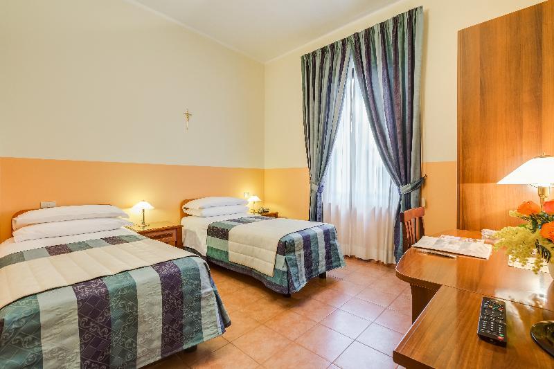Domus Carmelitana Hotel Рим Екстериор снимка