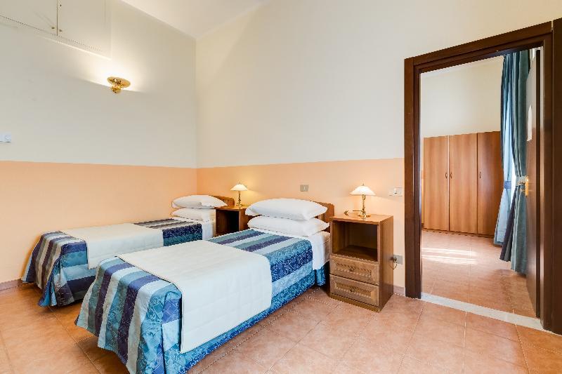 Domus Carmelitana Hotel Рим Екстериор снимка