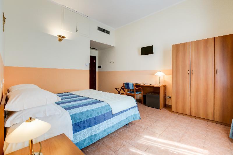Domus Carmelitana Hotel Рим Екстериор снимка