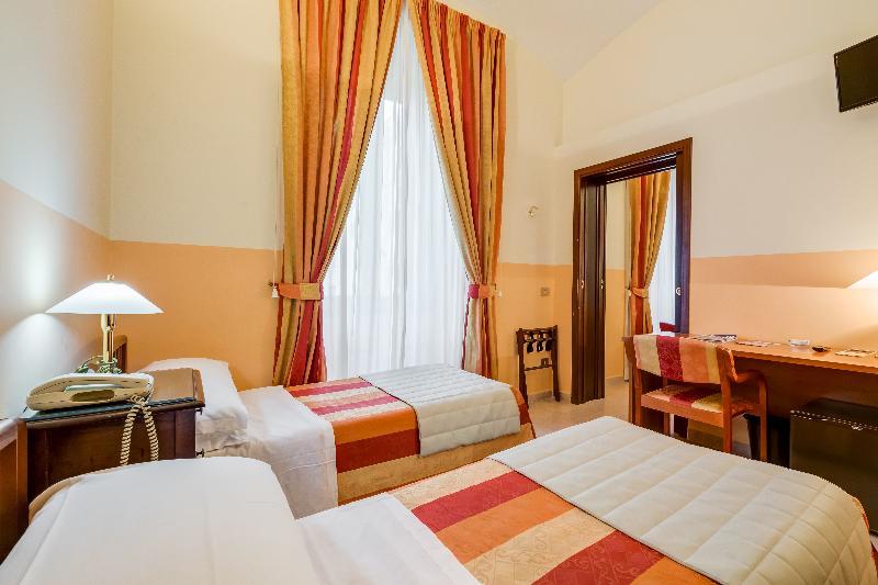 Domus Carmelitana Hotel Рим Екстериор снимка