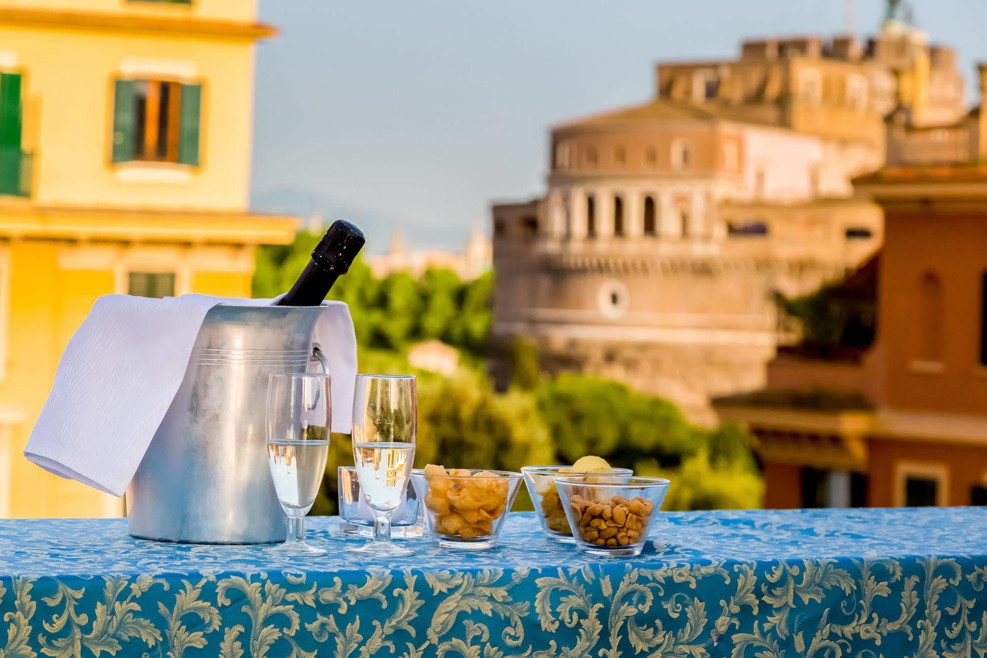Domus Carmelitana Hotel Рим Екстериор снимка