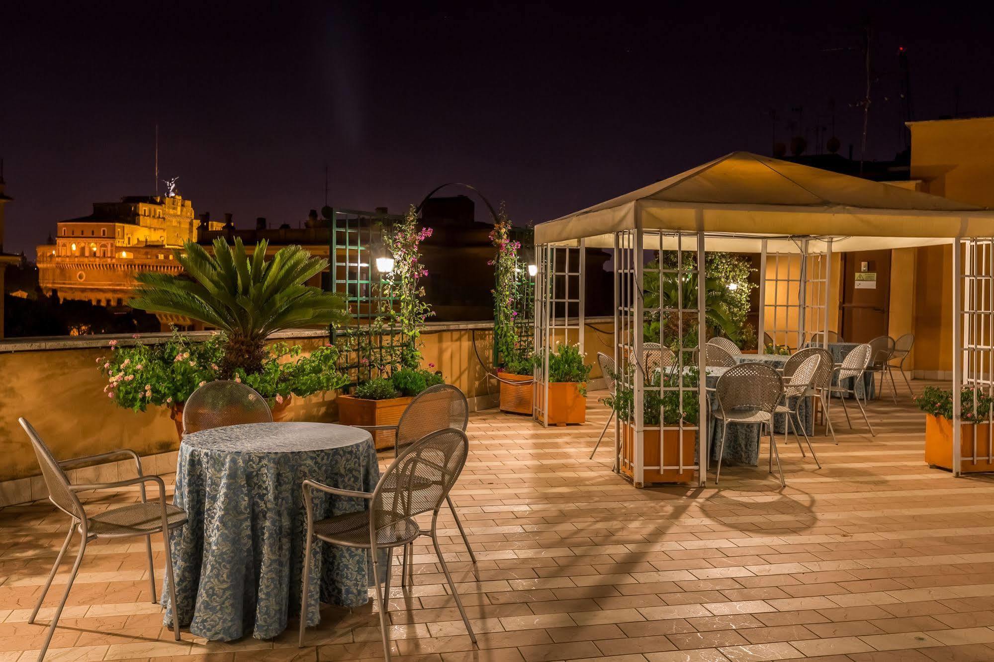 Domus Carmelitana Hotel Рим Екстериор снимка